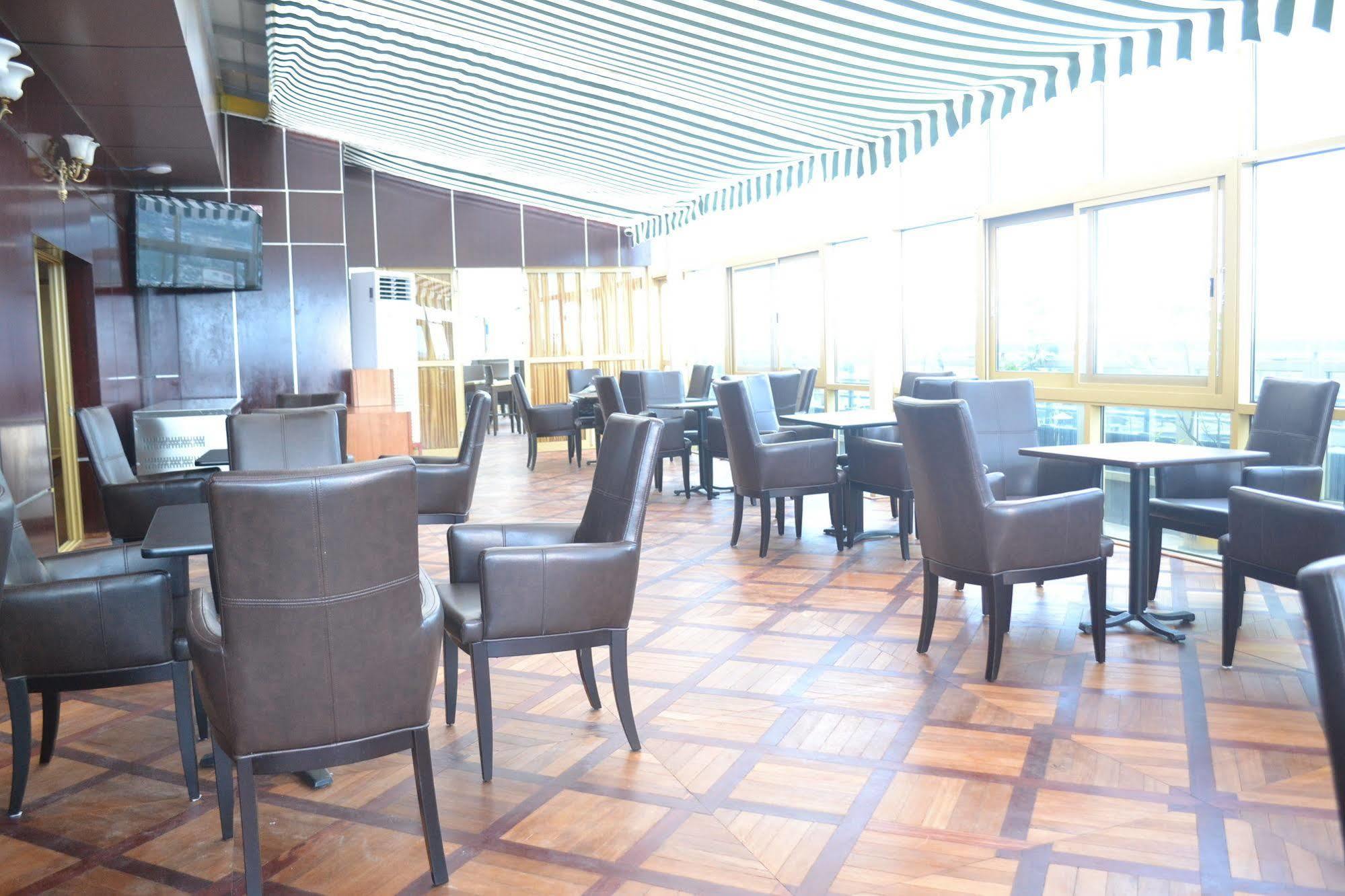 Noubou International Hotel Douala Exterior photo